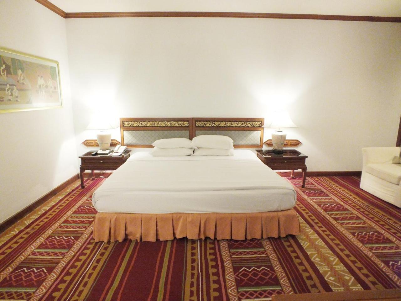 The Park Hotel, Чиангмай Экстерьер фото