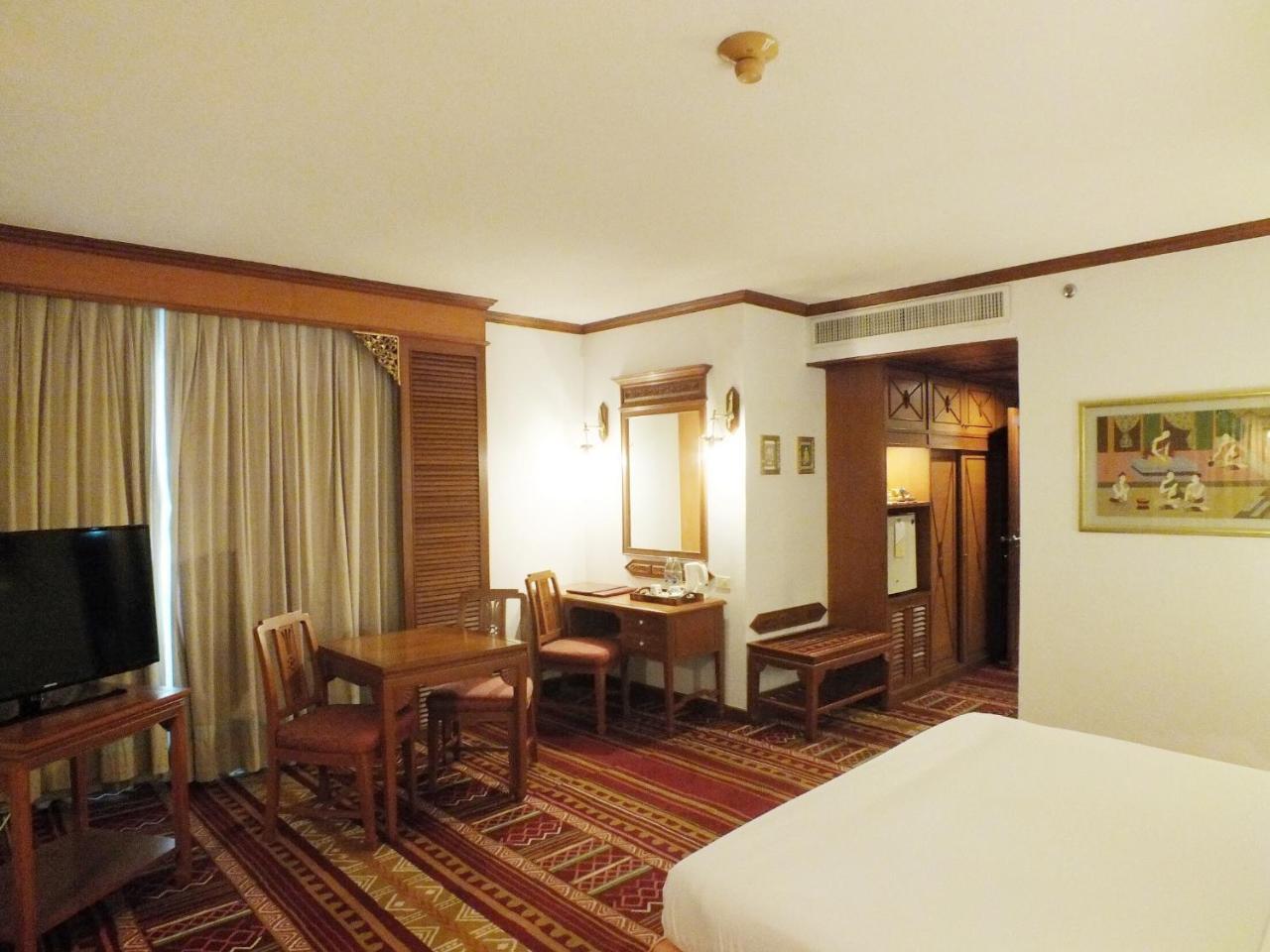 The Park Hotel, Чиангмай Экстерьер фото