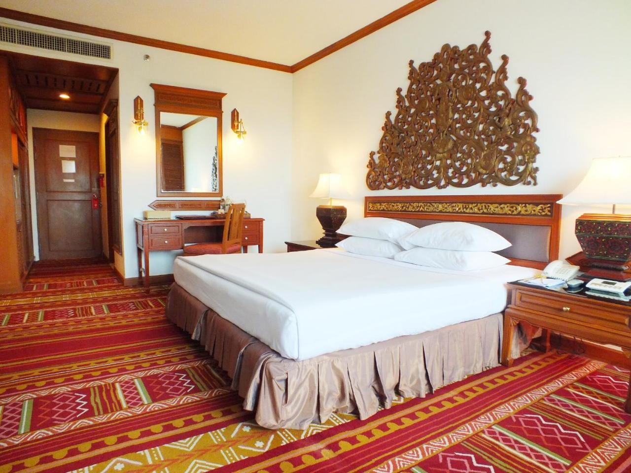 The Park Hotel, Чиангмай Экстерьер фото