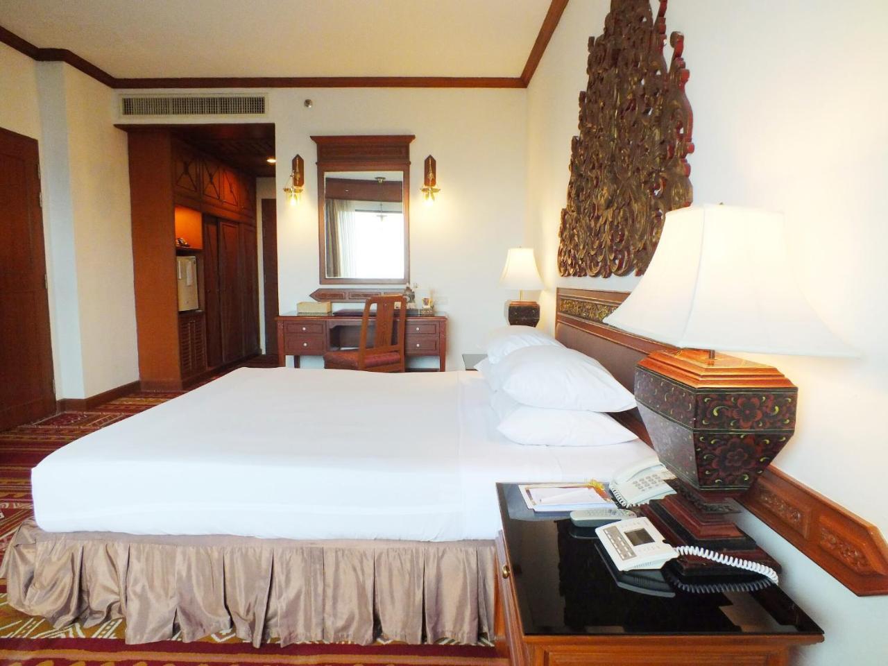 The Park Hotel, Чиангмай Экстерьер фото