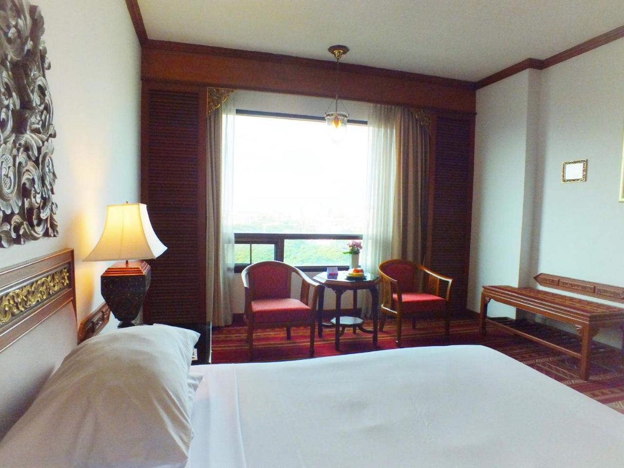 The Park Hotel, Чиангмай Экстерьер фото