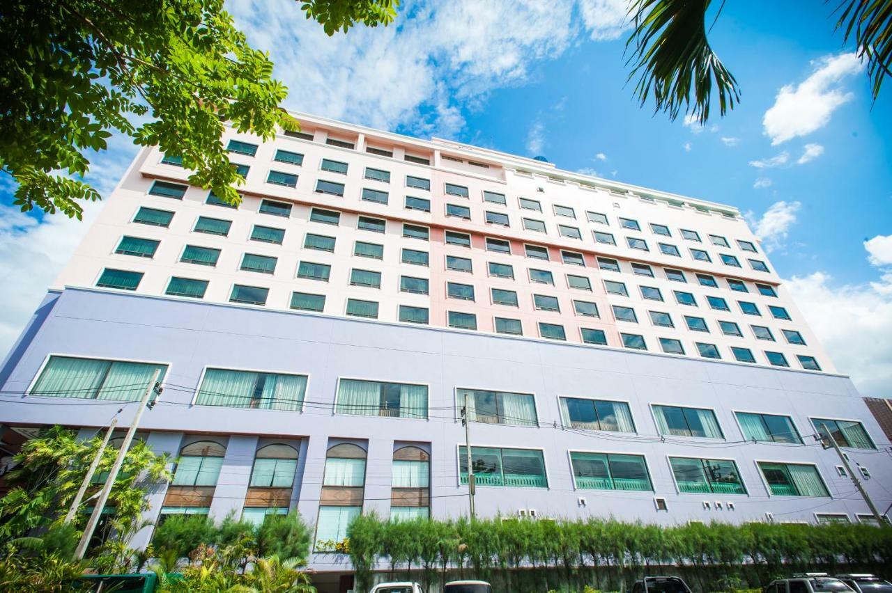 The Park Hotel, Чиангмай Экстерьер фото